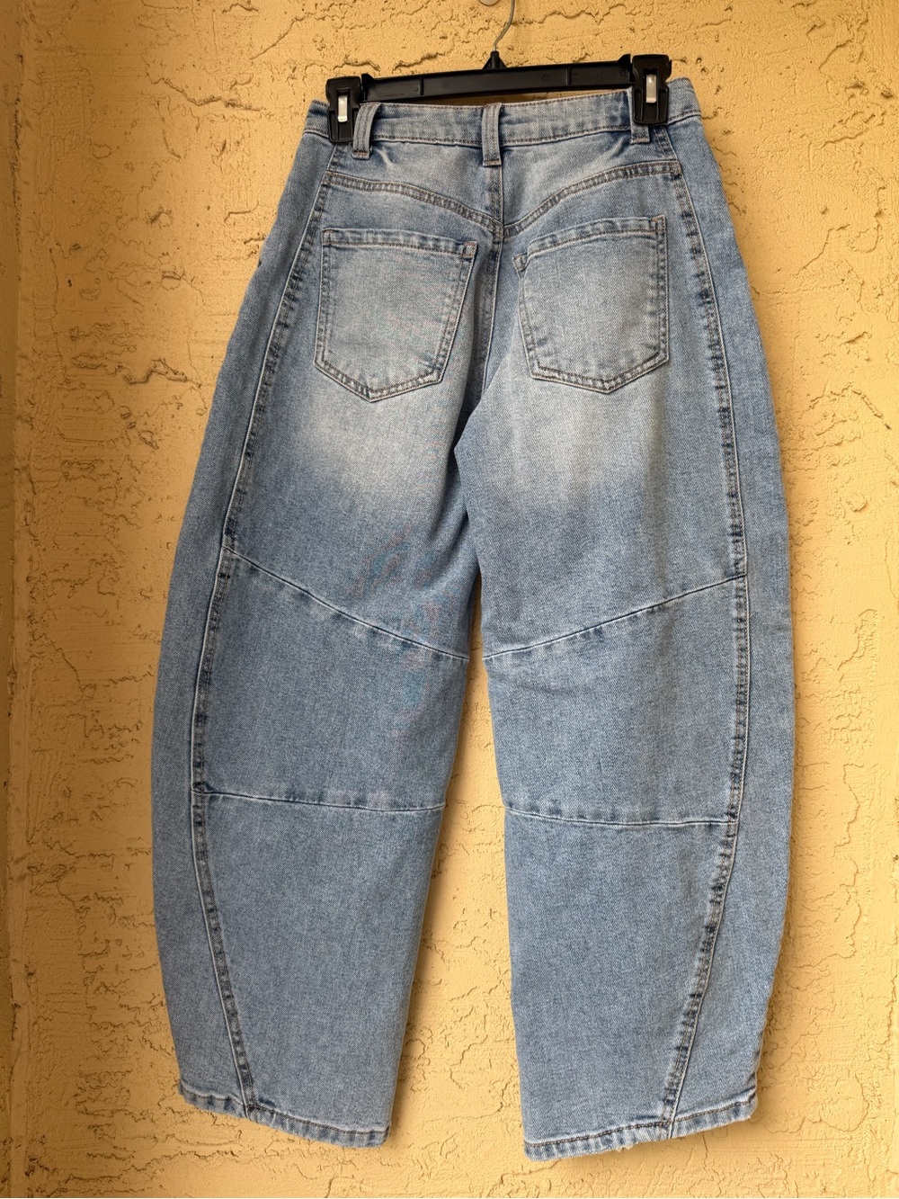 BCBGeneration Barrel Leg Jeans 0/24 Light Blue - Picture 3 of 12